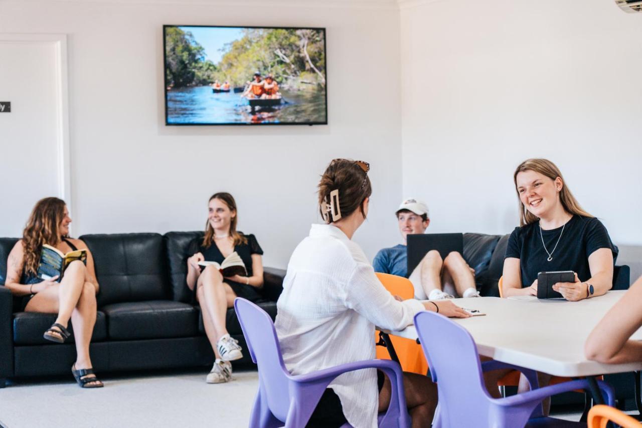 Kangarooms Noosa Everglades *